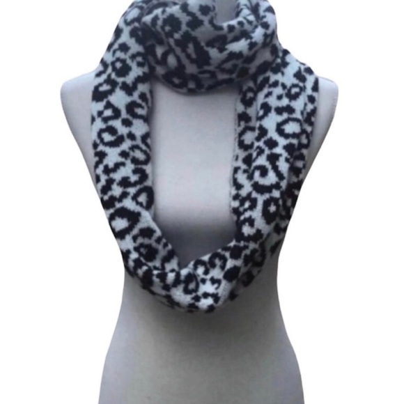 NEW Aeropostale Reversible Leopard Infinity Scarf - Picture 1 of 3